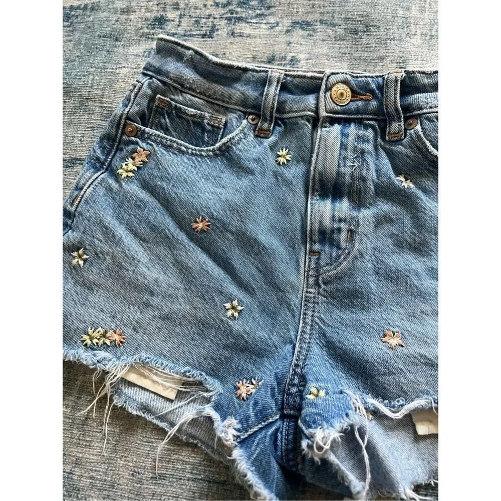 American Eagle Distressed Floral Embroidered High Rise Denim Mom Shorts Size 00